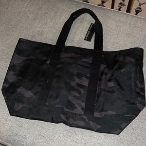 Brand new banana republic tote camouflage